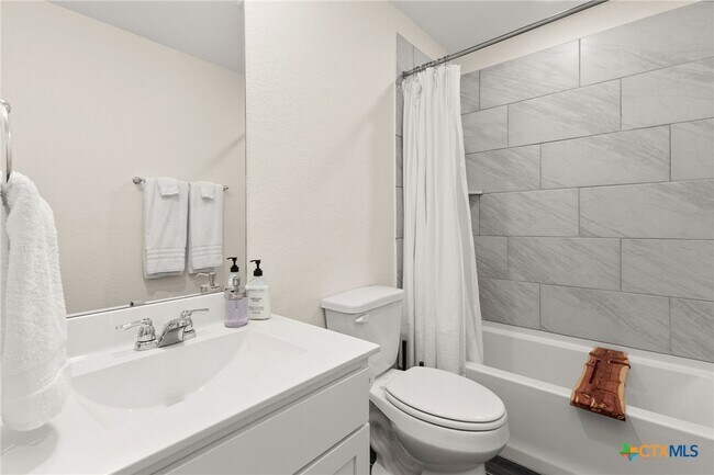 Building Photo - 175 Honey Oak Ln