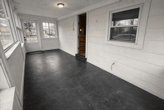 Building Photo - 331 Sycamore Rd