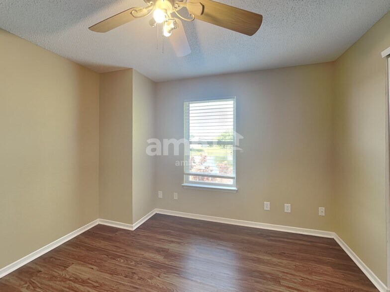 Building Photo - 15065 Fawn Hollow Ln