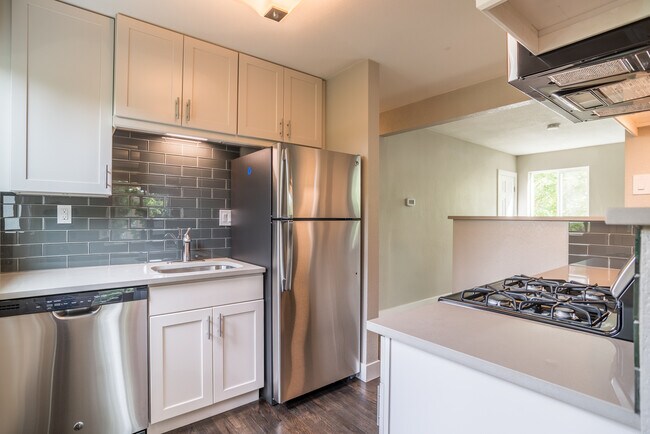 Building Photo - 1460 Elm Street