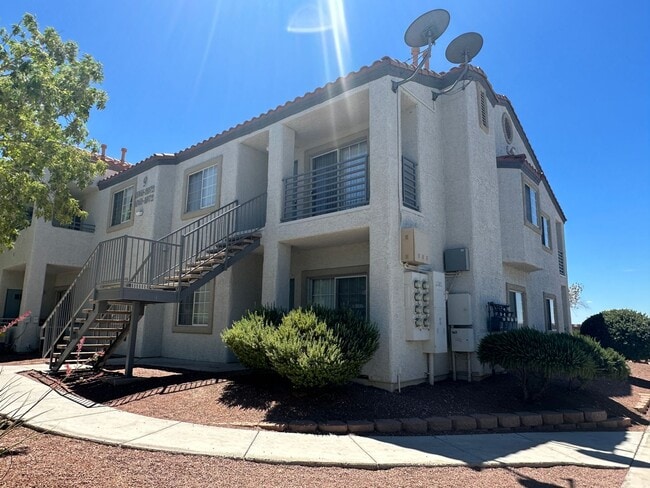 Building Photo - Adorable 3 bedroom Las Vegas Nv condo
