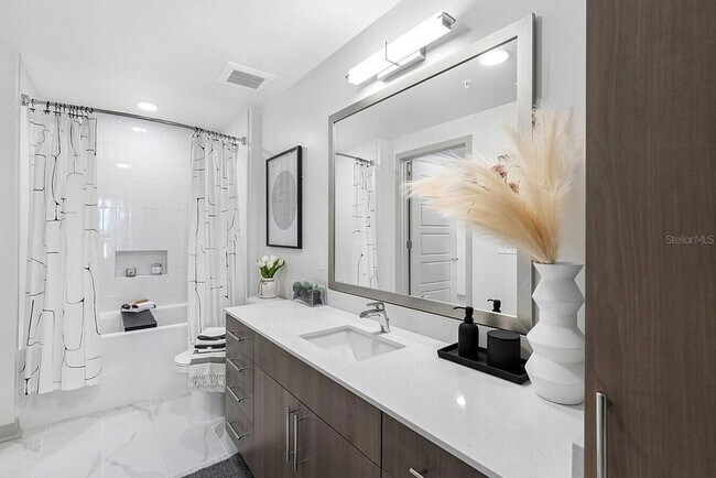 Building Photo - 425 Centerpointe Cir