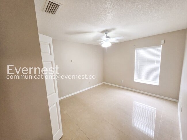 Building Photo - Limited Time Special Offer / 4 Bed/2 Bath Home with Garage / Pet-Friendly / Vouchers Accepted / A...