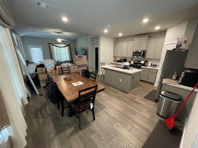 Building Photo - 8412 Cottage Rose Dr