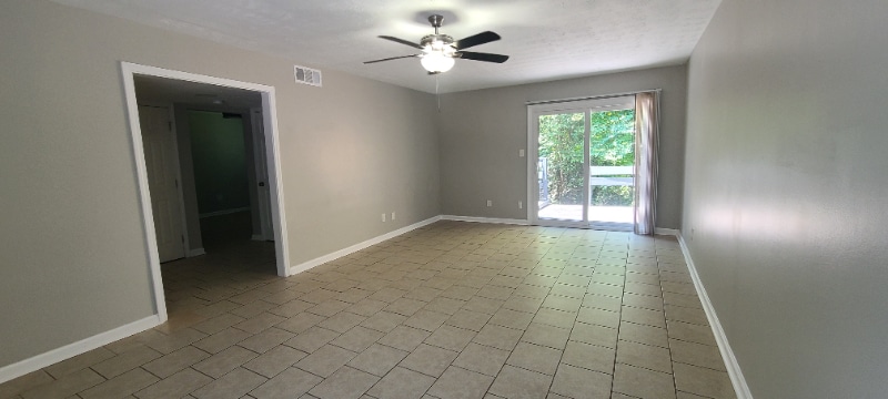 Building Photo - 922 Pine Oak Trail