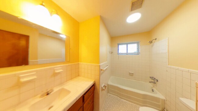 Building Photo - Brick Ranch Near Newport News City Center For Rent