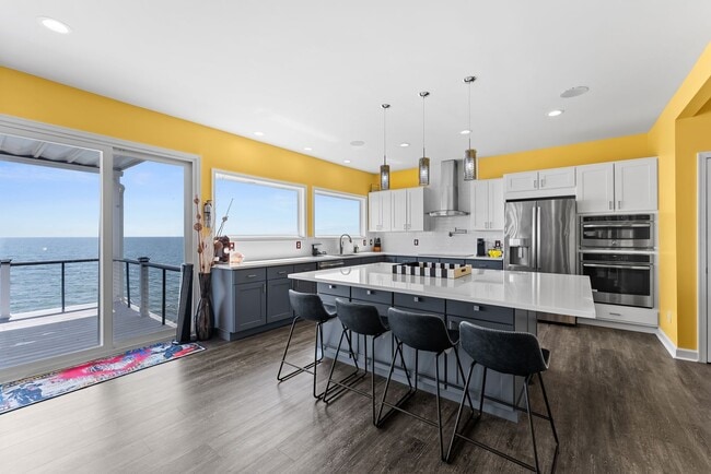 Building Photo - Grand View 115