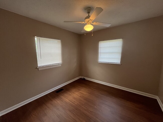Building Photo - 1077 Williston Rd