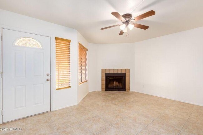 Building Photo - 1042 S Mariana St