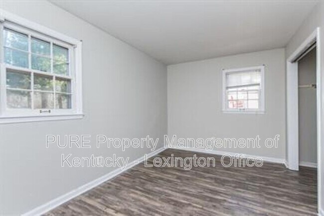 Building Photo - 3736 Camelot Dr
