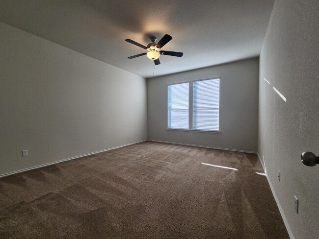 Building Photo - You do not want to miss out on this amazin...