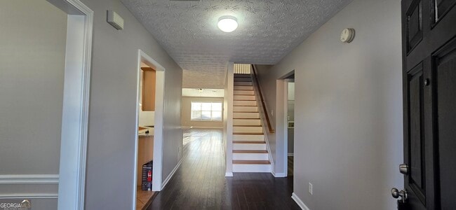 Building Photo - 1055 Livery Cir