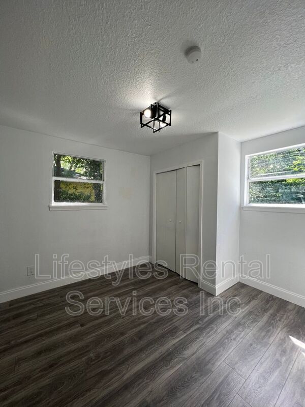 Building Photo - 1028 Hood Ave