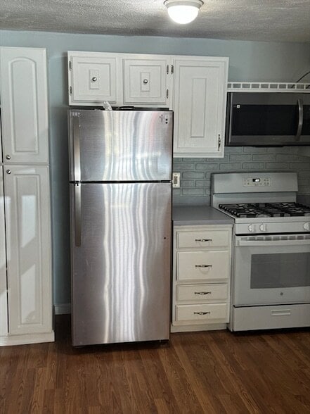 Building Photo - 7 Karen Cir