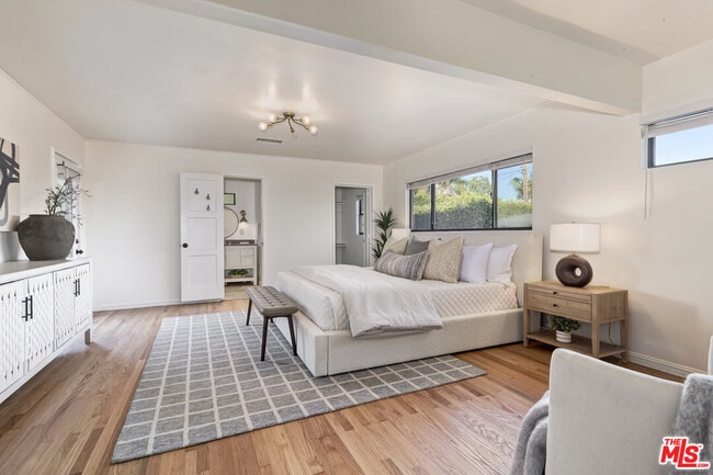 Building Photo - 9125 David Ave