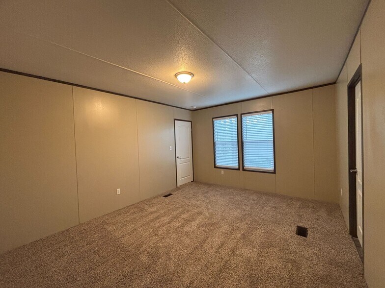 Building Photo - 1612 N 6th St