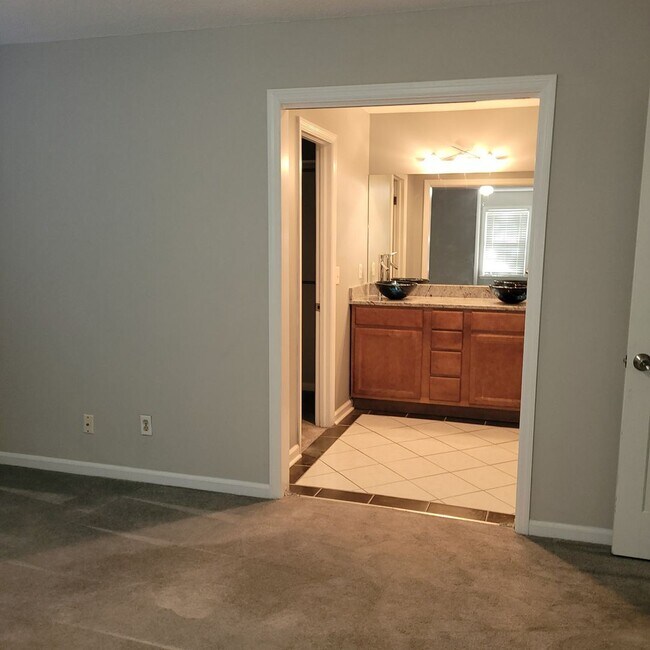 Building Photo - 3 br, 2.5 bath House - 14 Sorento Blvd.