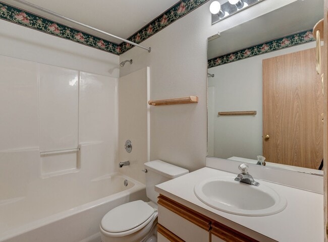 Building Photo - 2 Bedroom/2 Bath in Courtyard Condos