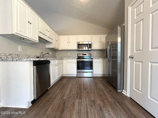 Building Photo - 477 Northwoods Dr