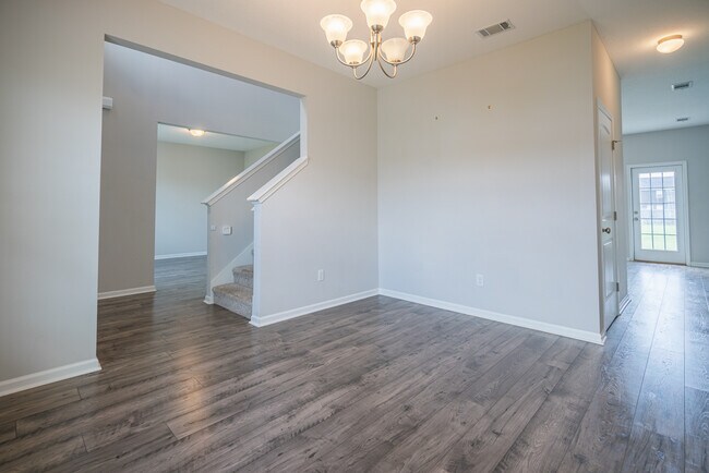 Building Photo - 418 Huntington Dr
