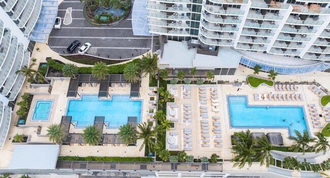 Building Photo - 3100 N Ocean Dr