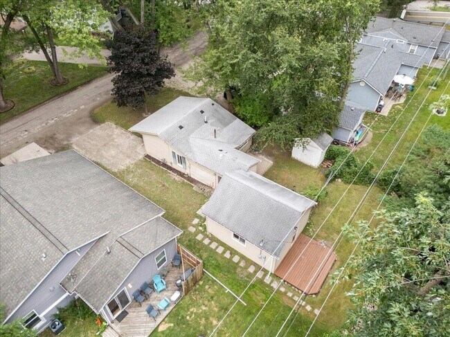 Building Photo - 9535 Listeria St