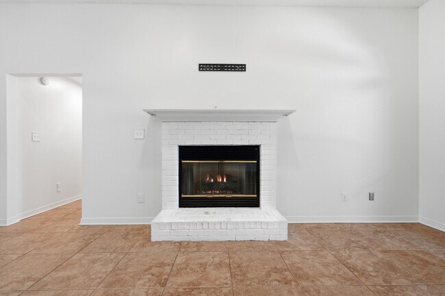 Building Photo - 1651 Northridge Rd