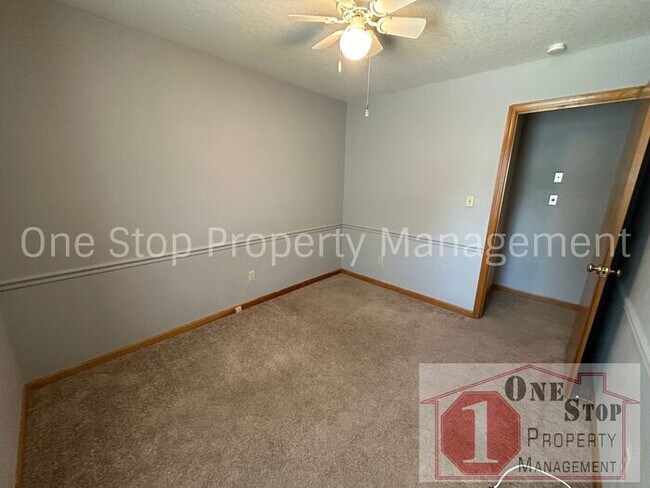 Building Photo - 3 bedroom, 2.5 bathroom home is desirable ...