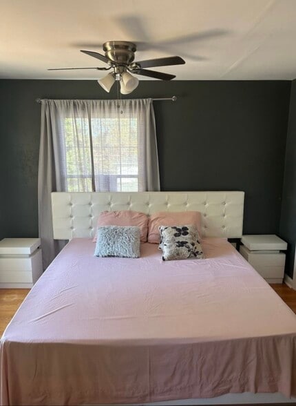 Private bedroom #2 - 213 Knoll Dr