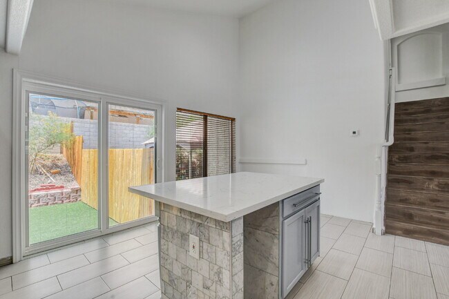 Building Photo - Recently Remodeled 3 Bedroom 2 Bathroom Town House
