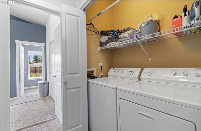 Building Photo - Welcome to this charming 2-bedroom, 2.5-bathroom home located in the desirable area of Sherwood W...