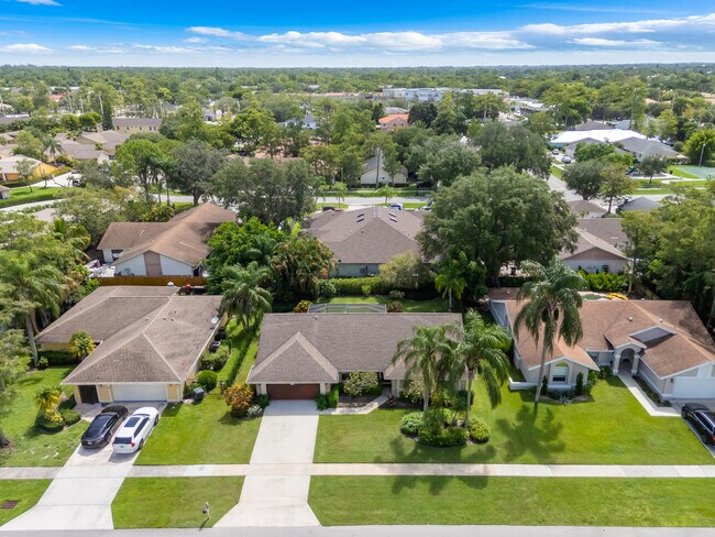 Building Photo - 1532 Primrose Ln
