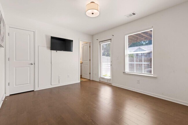 Building Photo - 940 Society Cir