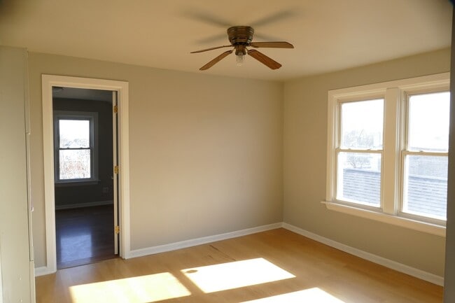 Building Photo - 2820 N Sacramento Ave