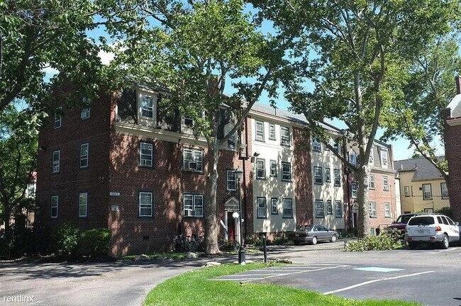 Building Photo - 674 Perth Pl