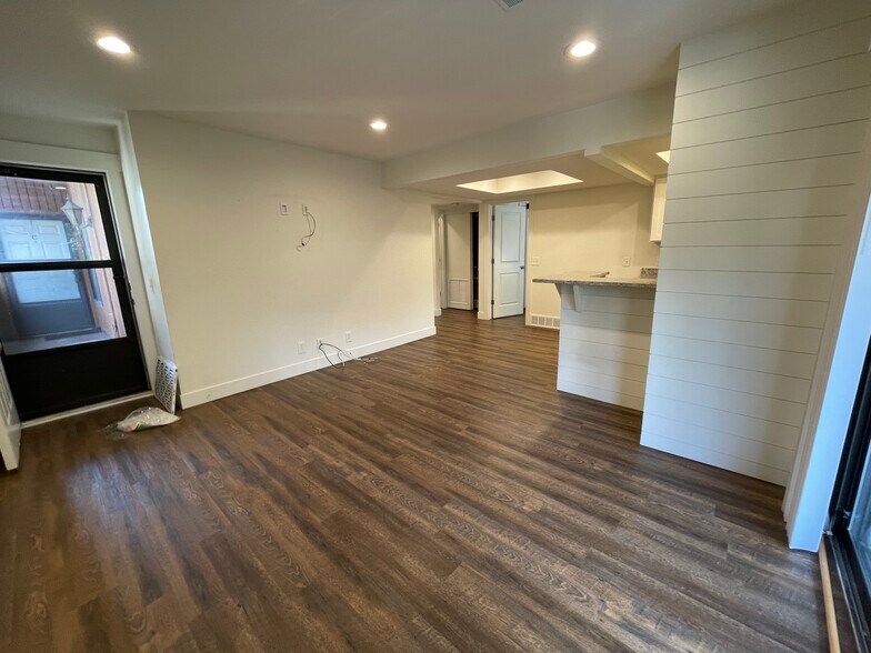 Building Photo - 6893 S Countrywoods Cir