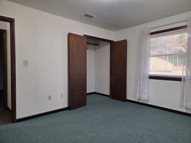 Building Photo - Quiet country rancher on large, secluded lot right at Route 1 and 288