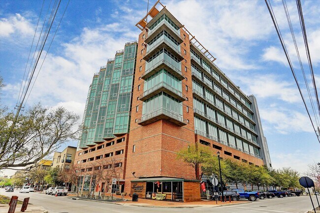 Building Photo - 2000 Bagby St