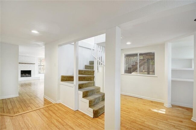 Building Photo - 108 W Croslin St