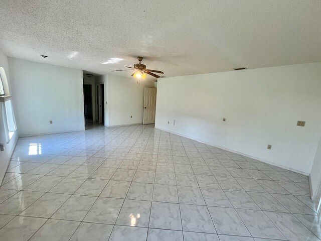 Building Photo - 5638 Country Lakes Dr