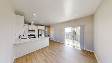 Building Photo - 4BD/2BA, Quick Walk to Campus!