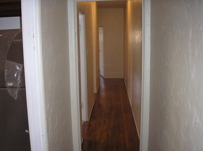 HALLWAY - 1345 S Mansfield Ave