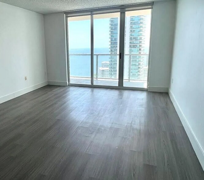 Building Photo - 1155 Brickell Bay Dr