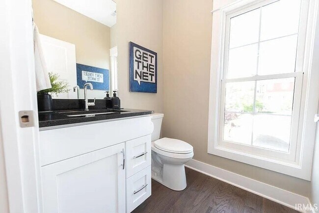 Building Photo - 1542 S Piazza Dr