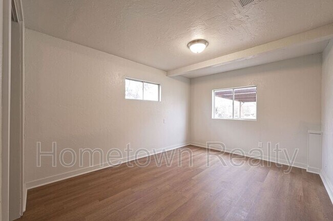 Building Photo - 3932 SE 22nd St