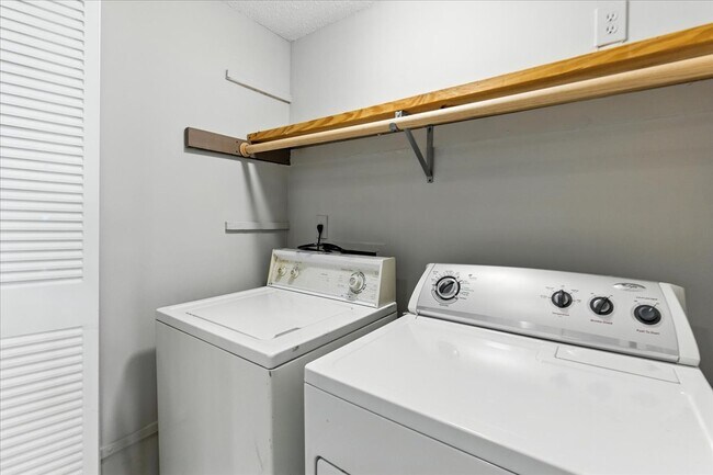 Building Photo - 17 Fair Haven Way