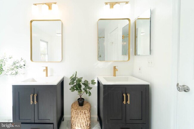 Building Photo - 3244 Titanic Dr