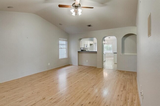 Building Photo - 4811 Mather