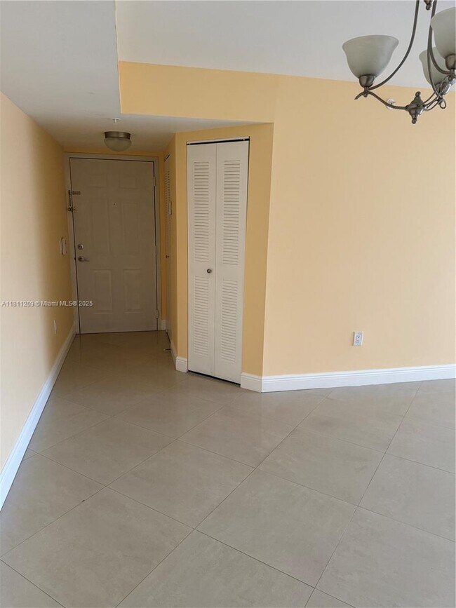 Building Photo - 5005 Wiles Rd