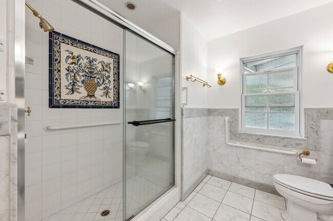 Building Photo - 4950 Dunman Ave